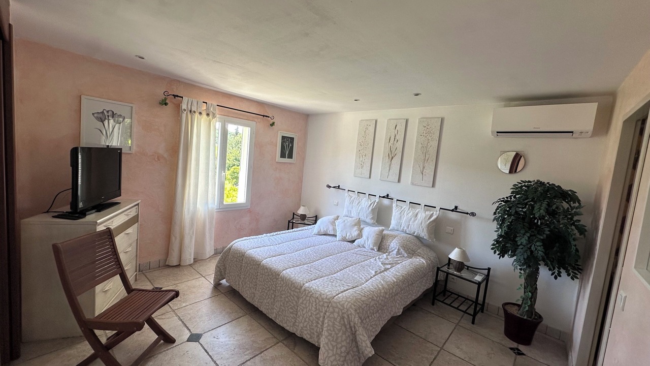Photo of Bedroom in Malaucene