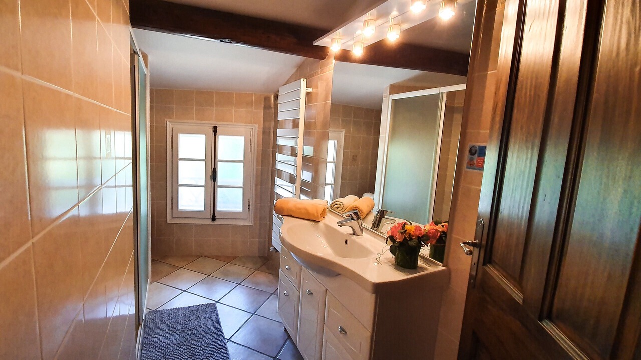 Photo of Bathroom in Loriol-du-Comtat