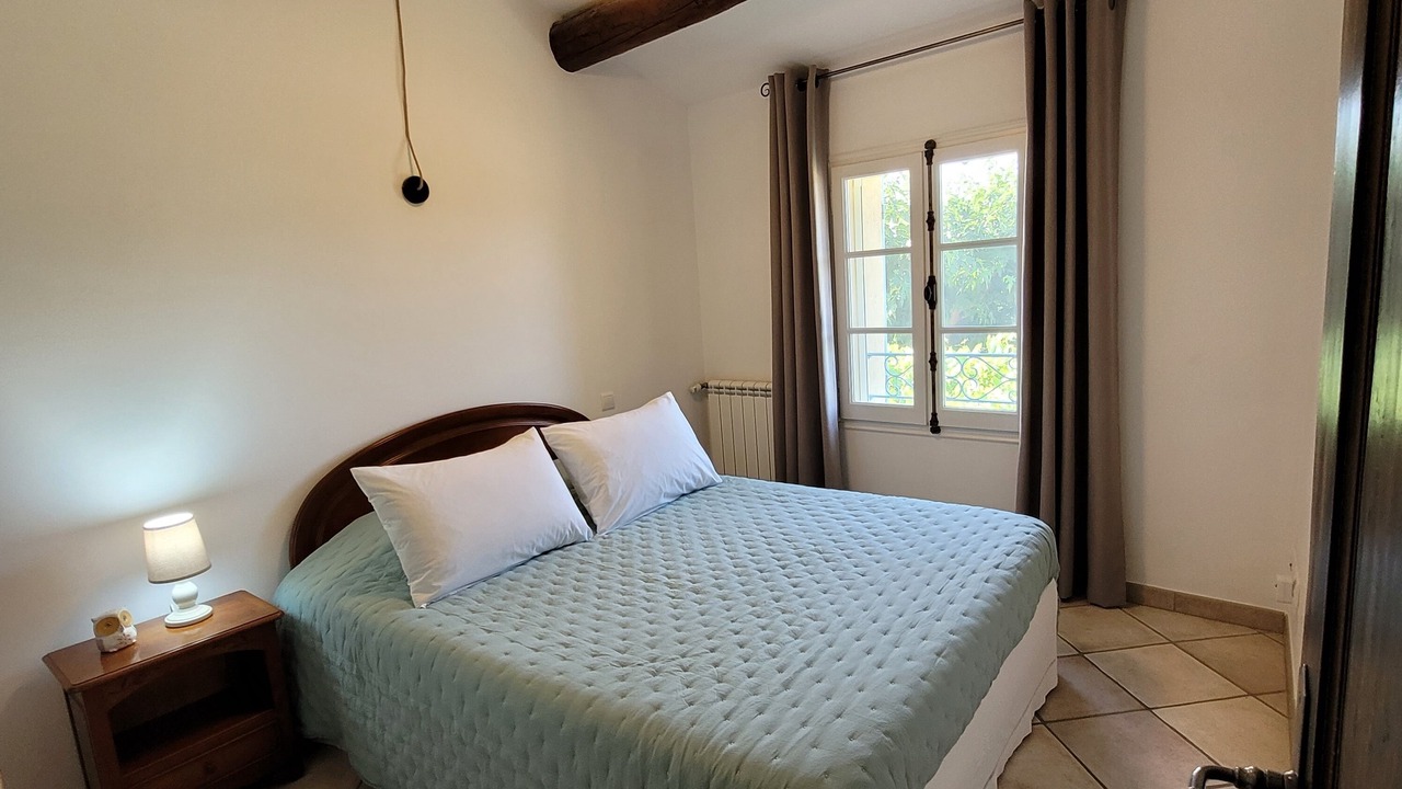 Photo of Bedroom in Loriol-du-Comtat