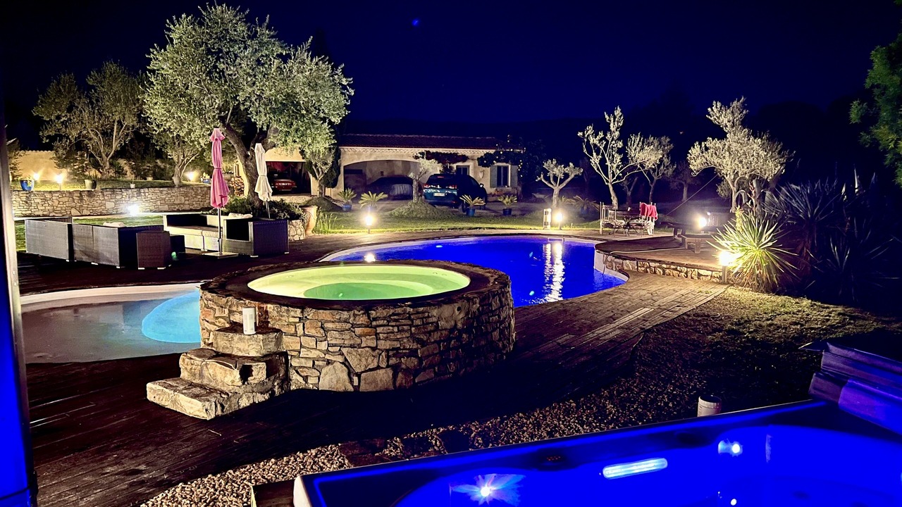 Photo of Outdoor in Alba-la-Romaine
