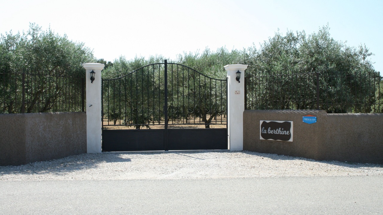 Photo of Outdoor in Sainte-Cecile-les-Vignes