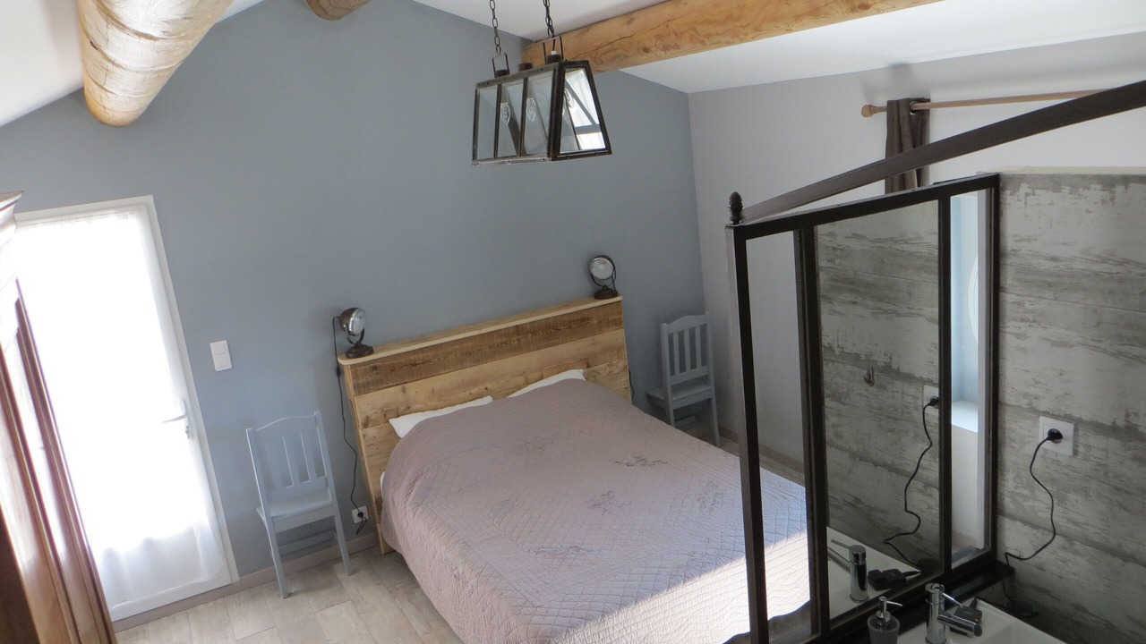Photo of Bedroom in Sainte-Cecile-les-Vignes