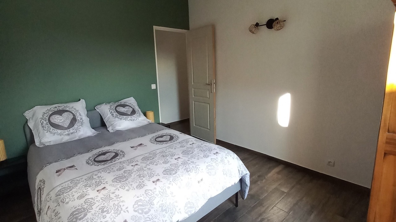 Photo of Bedroom in Caromb