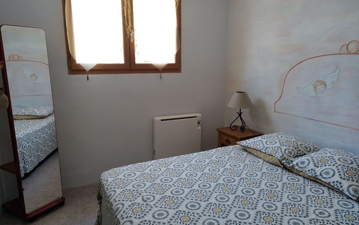 Photo of Bedroom in Saint-Hippolyte-le-Graveyron