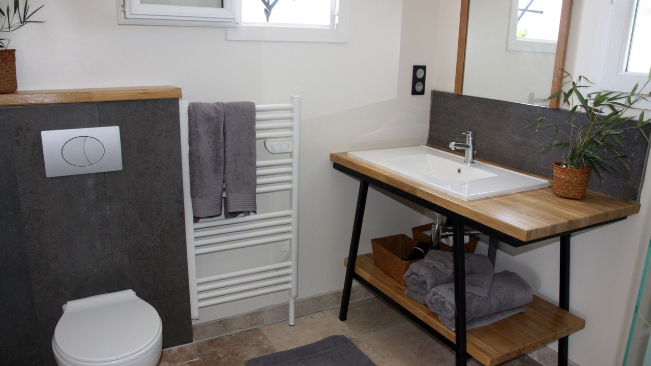 Photo of Bathroom in Caromb