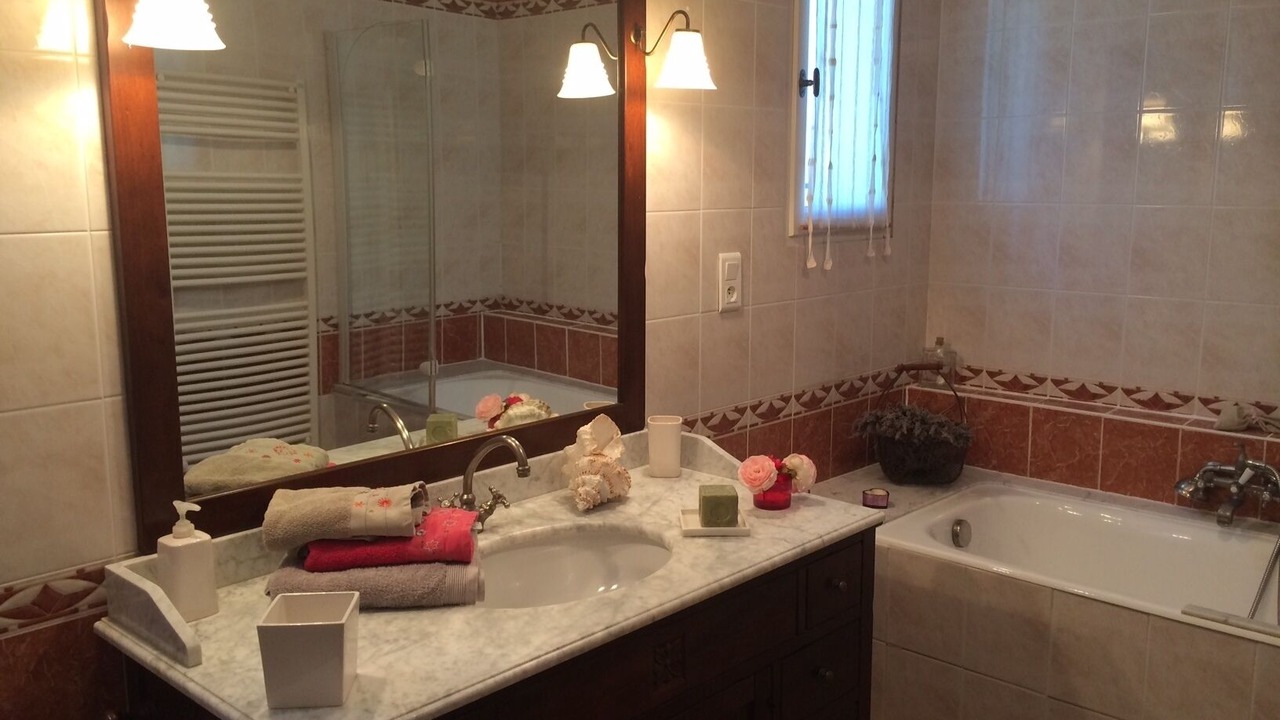 Photo of Bathroom in L'Isle-sur-la-Sorgue