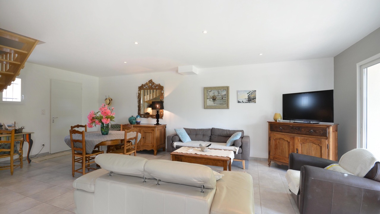 Photo of Livingroom in Saint-Pierre-de-Vassols