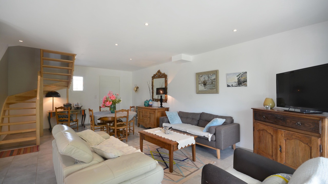Photo of Livingroom in Saint-Pierre-de-Vassols