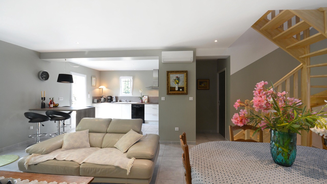 Photo of Livingroom in Saint-Pierre-de-Vassols
