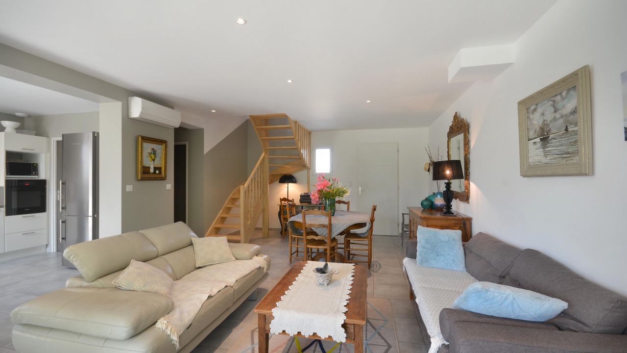 Photo of Livingroom in Saint-Pierre-de-Vassols