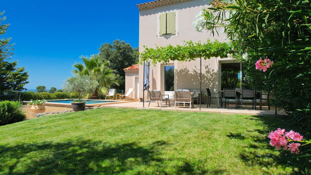 Photo of Outdoor in Saint-Pierre-de-Vassols