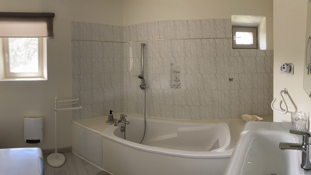 Photo of Bathroom in La Garde-Adhemar