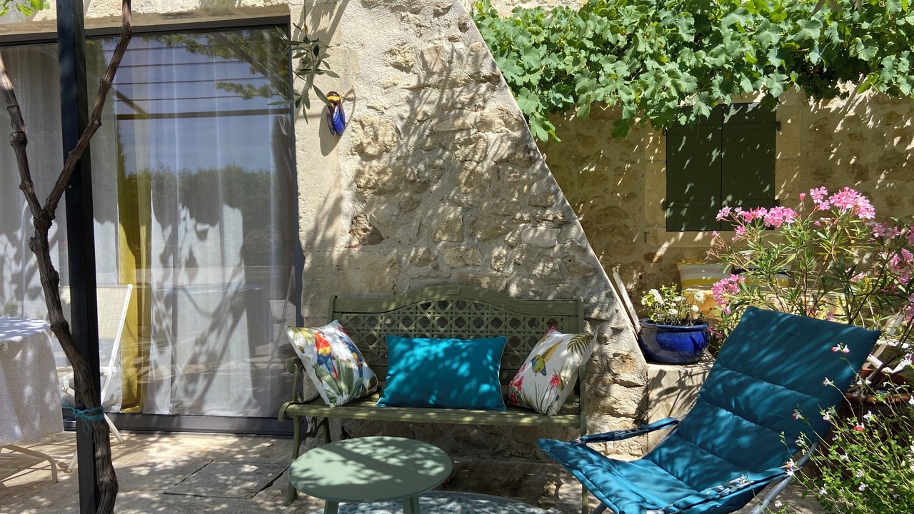 Photo of Patio Balcony in La Garde-Adhemar