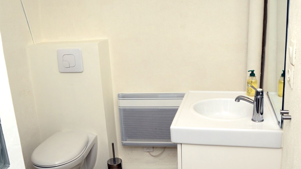 Photo of Bathroom in Venterol
