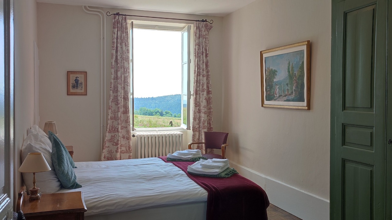 Photo of Bedroom in Roussillon-en-Morvan