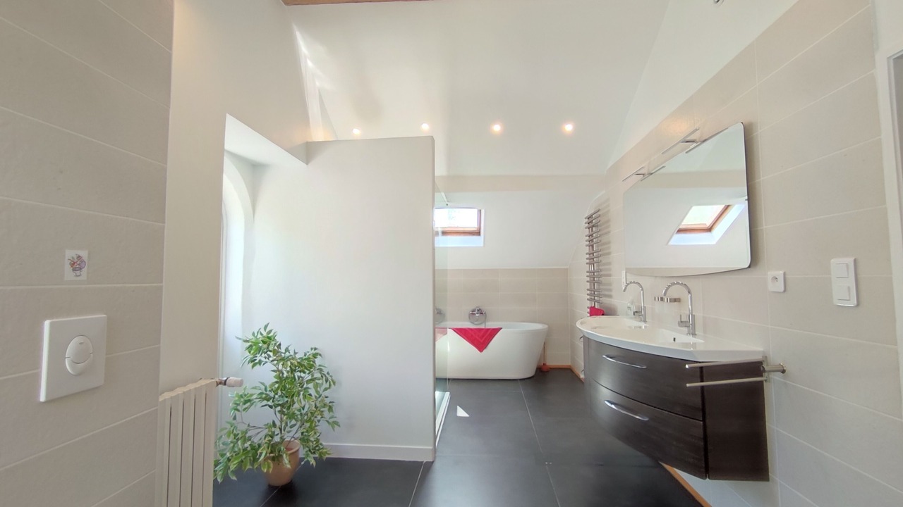 Photo of Bathroom in Roussillon-en-Morvan