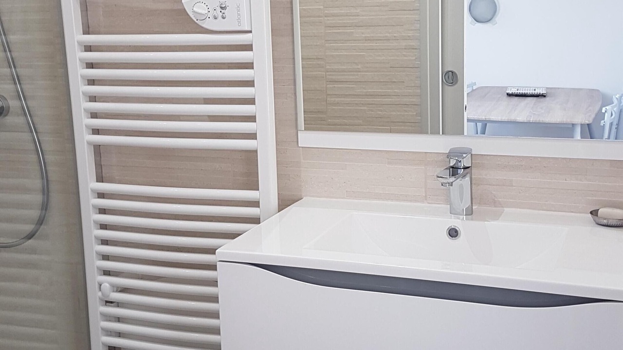 Photo of Bathroom in Beaumes-de-Venise