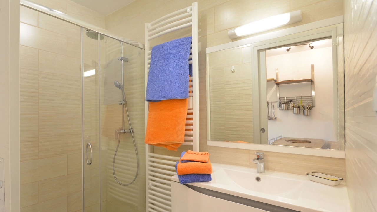 Photo of Bathroom in Beaumes-de-Venise