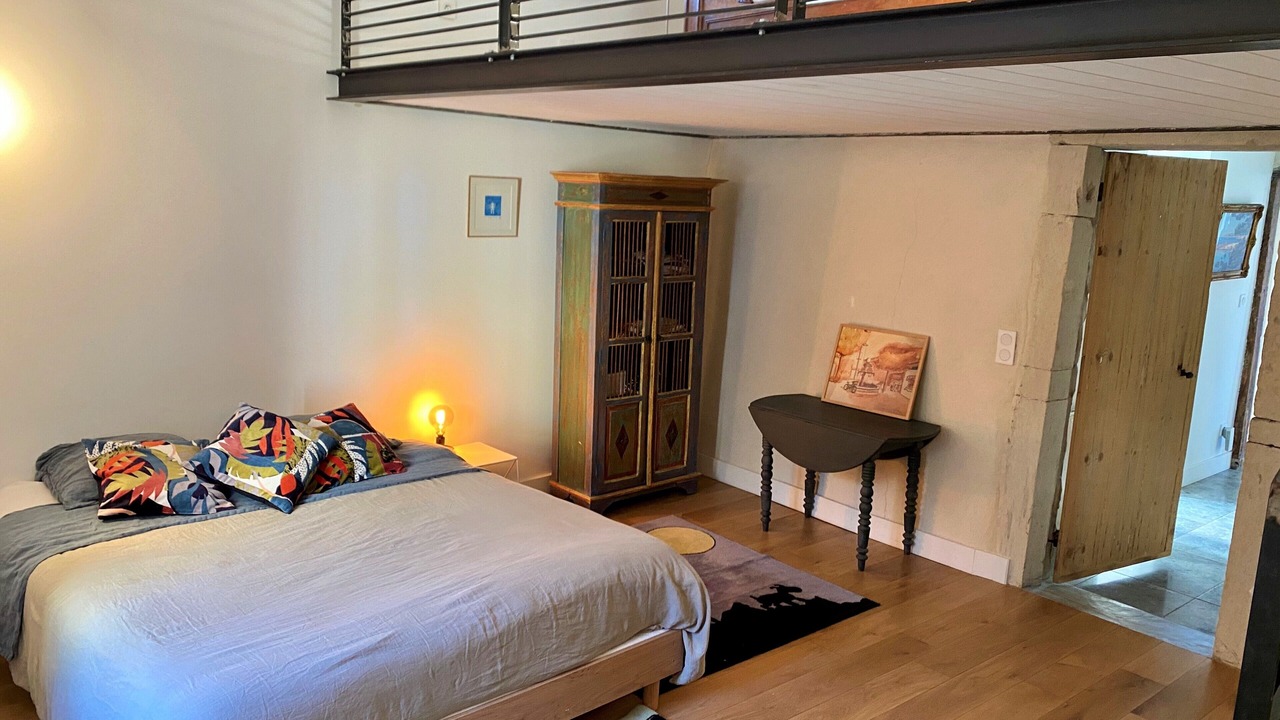 Photo of Bedroom in Valaurie