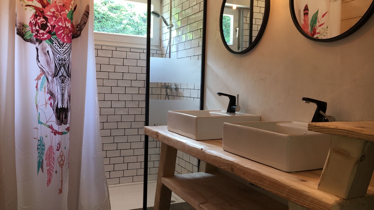 Photo of Bathroom in Les Hopitaux-Neufs