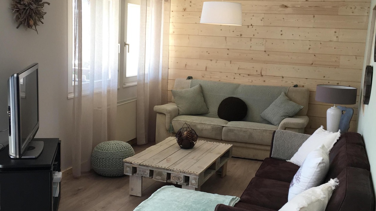 Photo of Livingroom in Les Hopitaux-Neufs