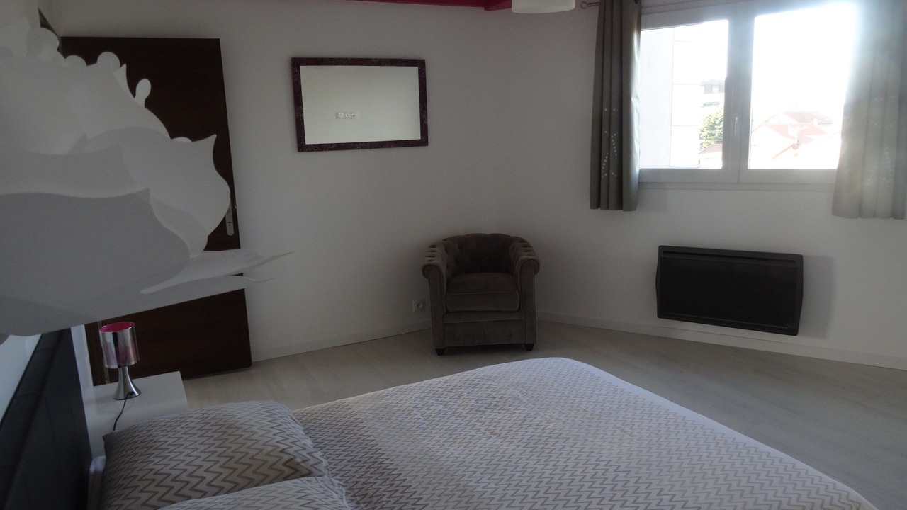 Photo of Bedroom in Villeneuve-le-Roi