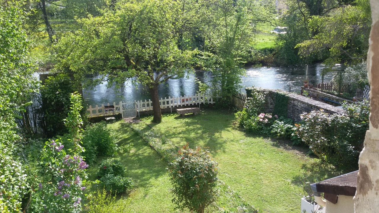 Photo of Outdoor in Druyes-les-Belles-Fontaines