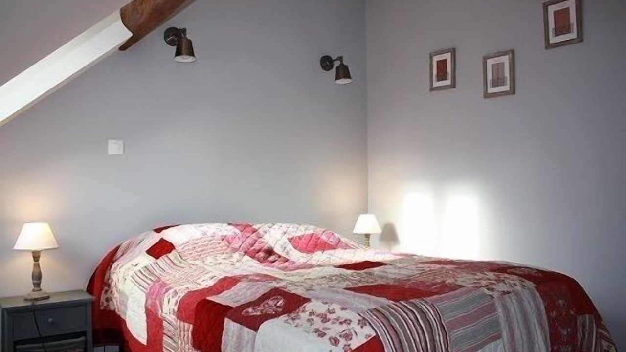 Photo of Bedroom in Merry-Sec