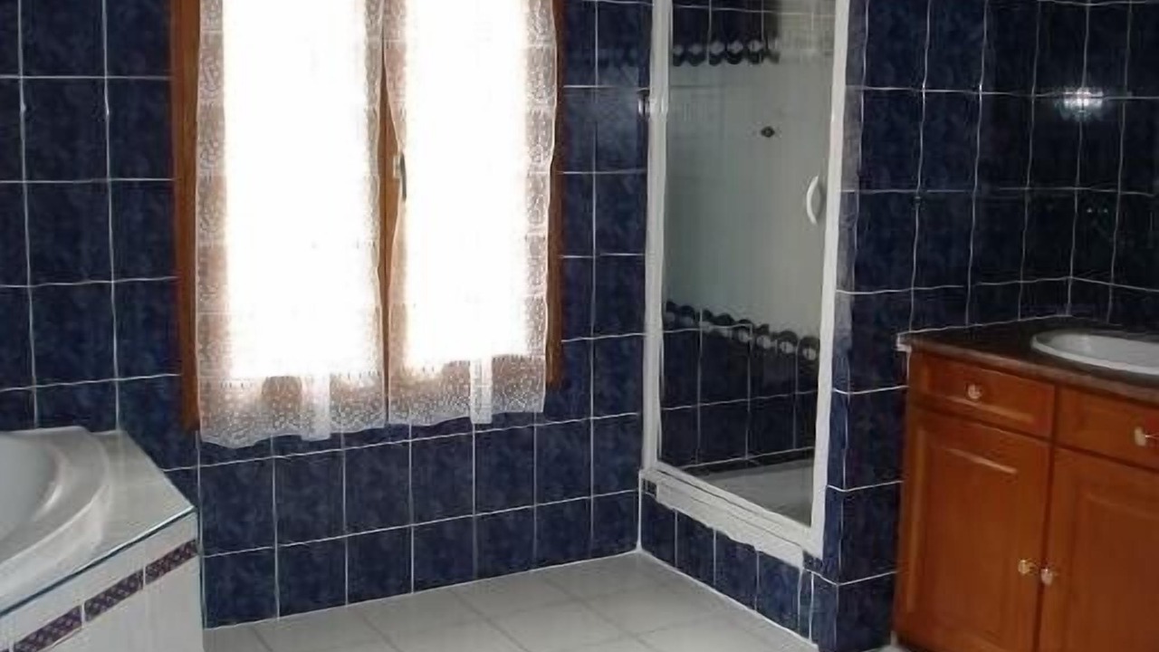 Photo of Bathroom in Faucon