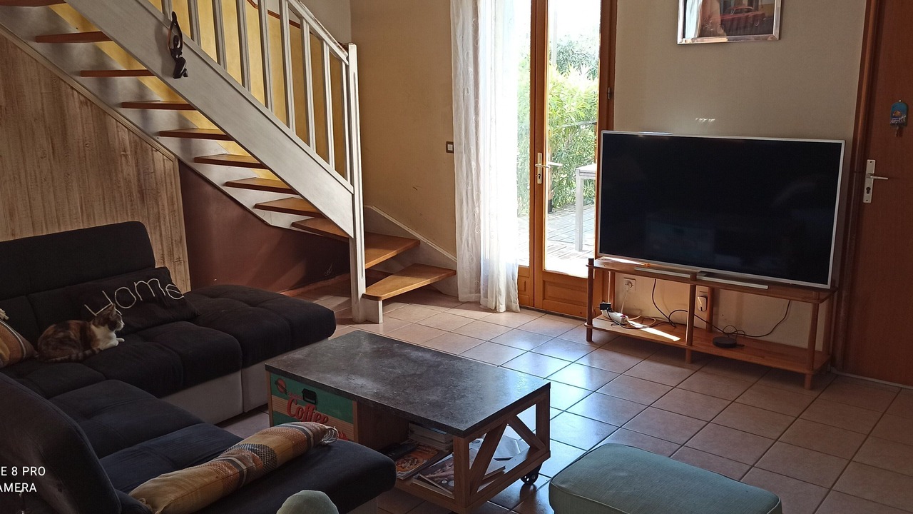 Photo of Livingroom in Sainte-Cecile-les-Vignes
