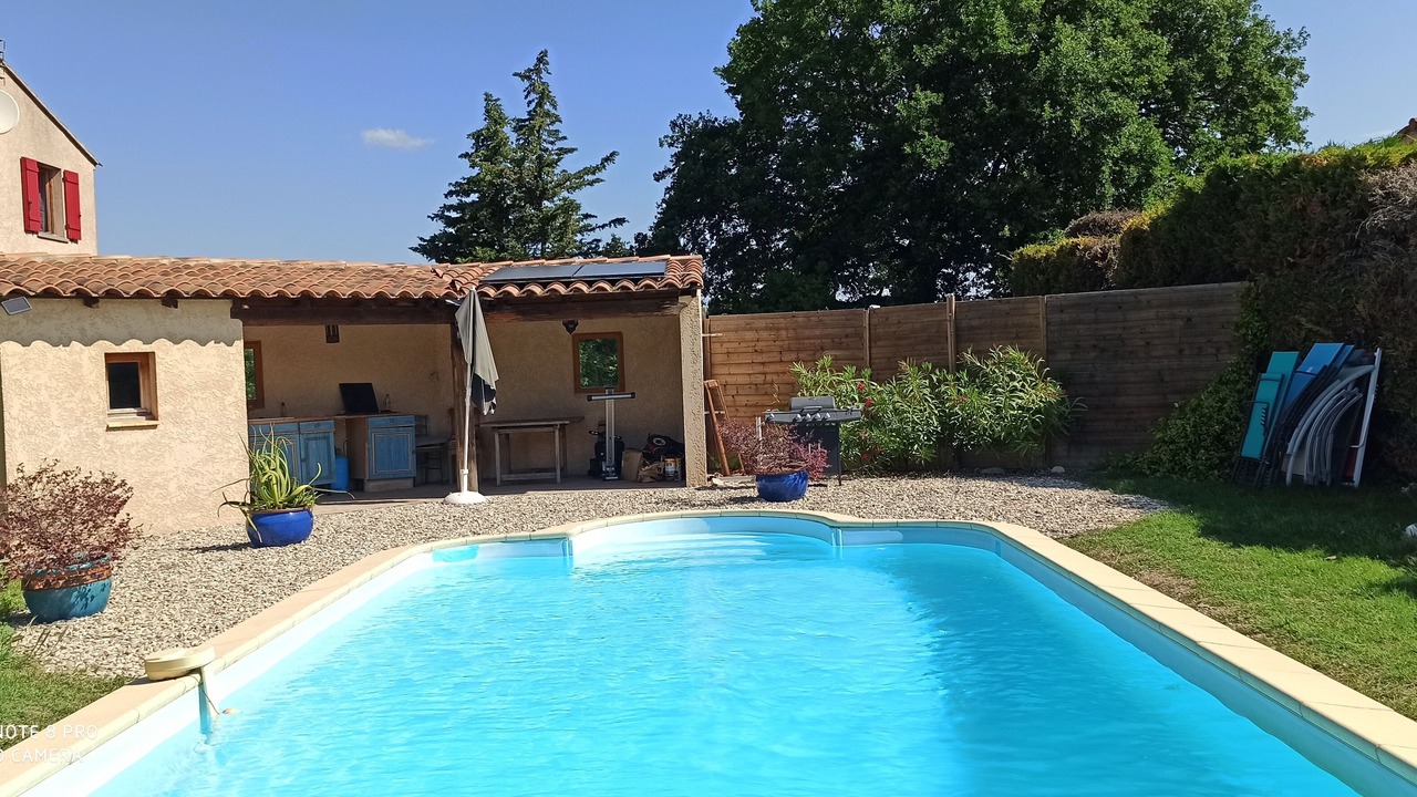 Photo of Outdoor in Sainte-Cecile-les-Vignes
