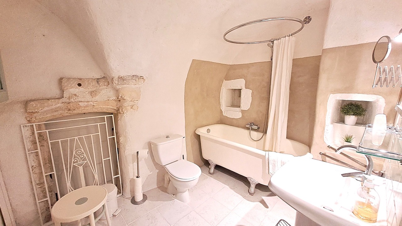 Photo of Bathroom in Saint-Paul-Trois-Chateaux