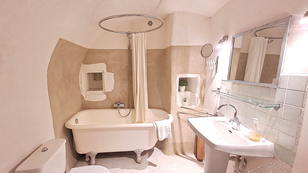 Photo of Bathroom in Saint-Paul-Trois-Chateaux