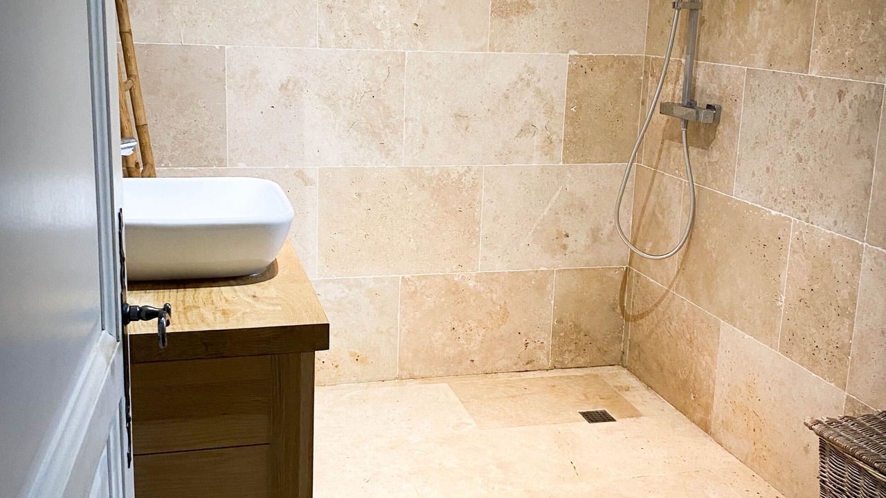 Photo of Bathroom in Caromb