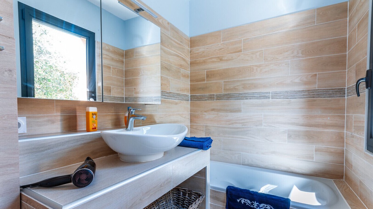 Photo of Bathroom in Reauville