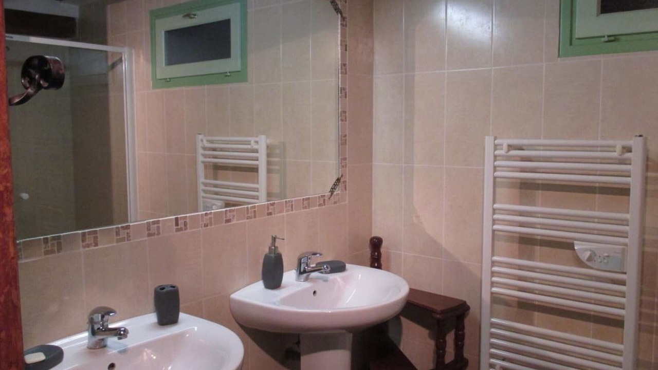 Photo of Bathroom in Noyant-d'Allier