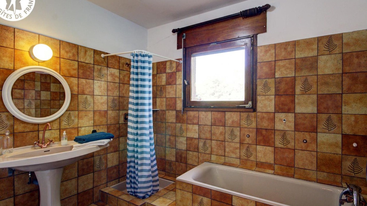 Photo of Bathroom in Pommiers