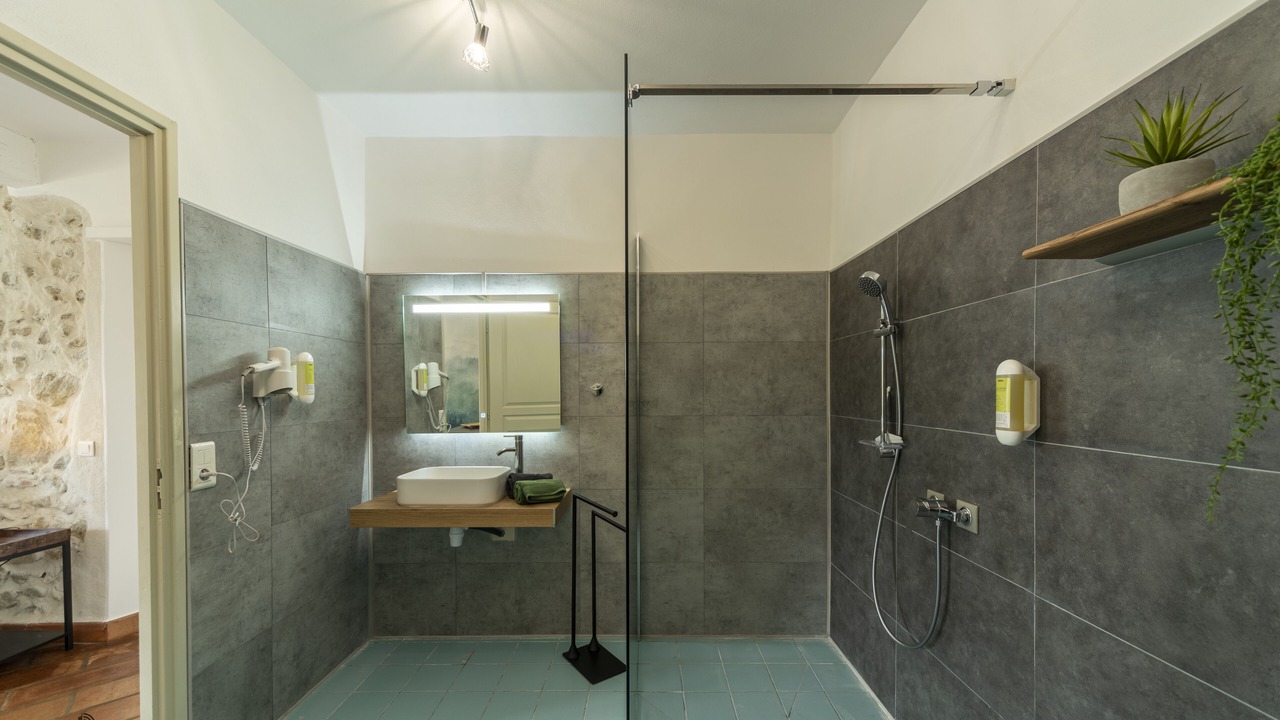 Photo of Bathroom in Roynac