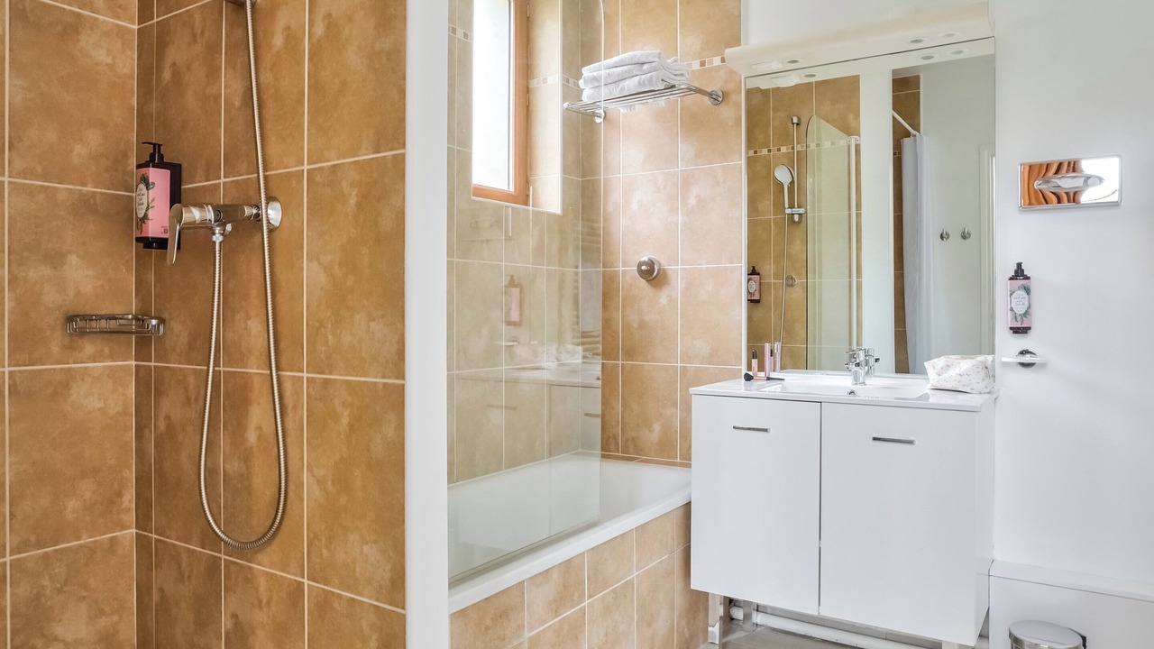Photo of Bathroom in Bures-sur-Yvette