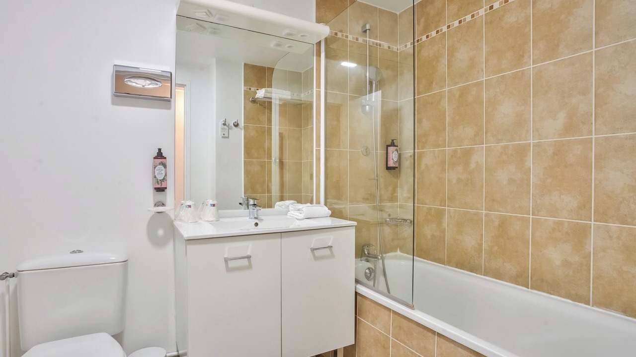 Photo of Bathroom in Bures-sur-Yvette