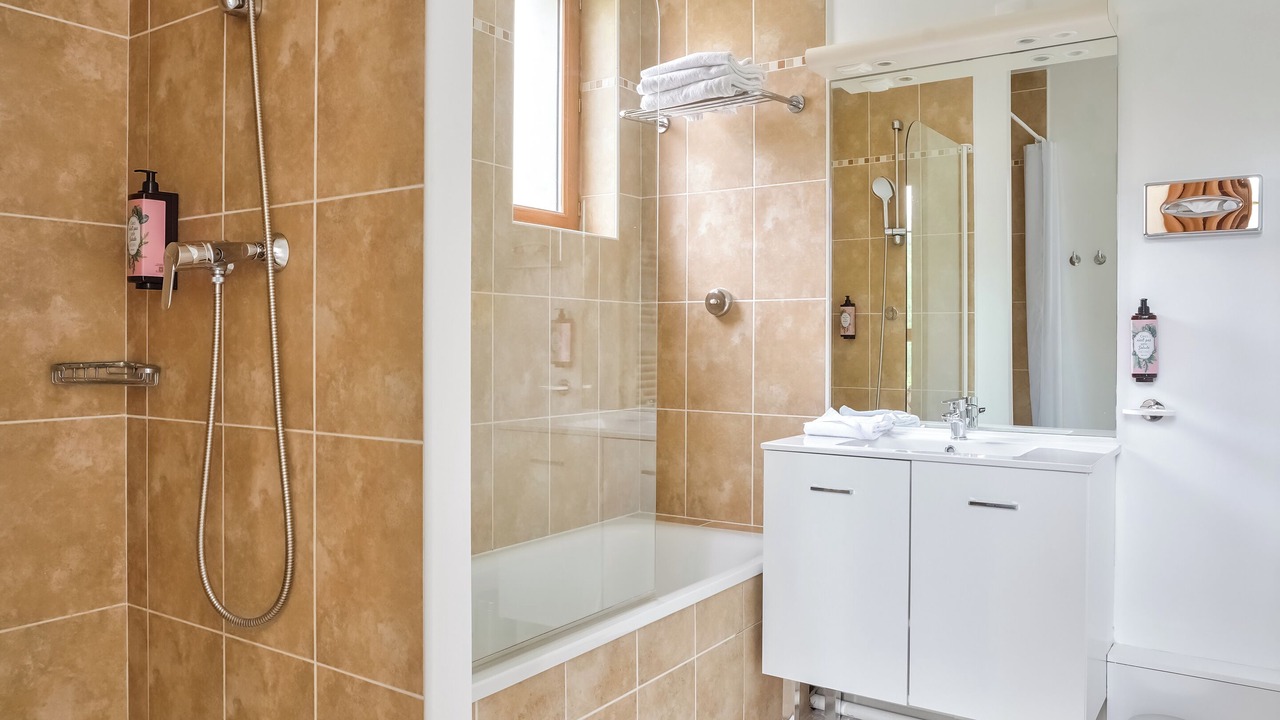 Photo of Bathroom in Bures-sur-Yvette