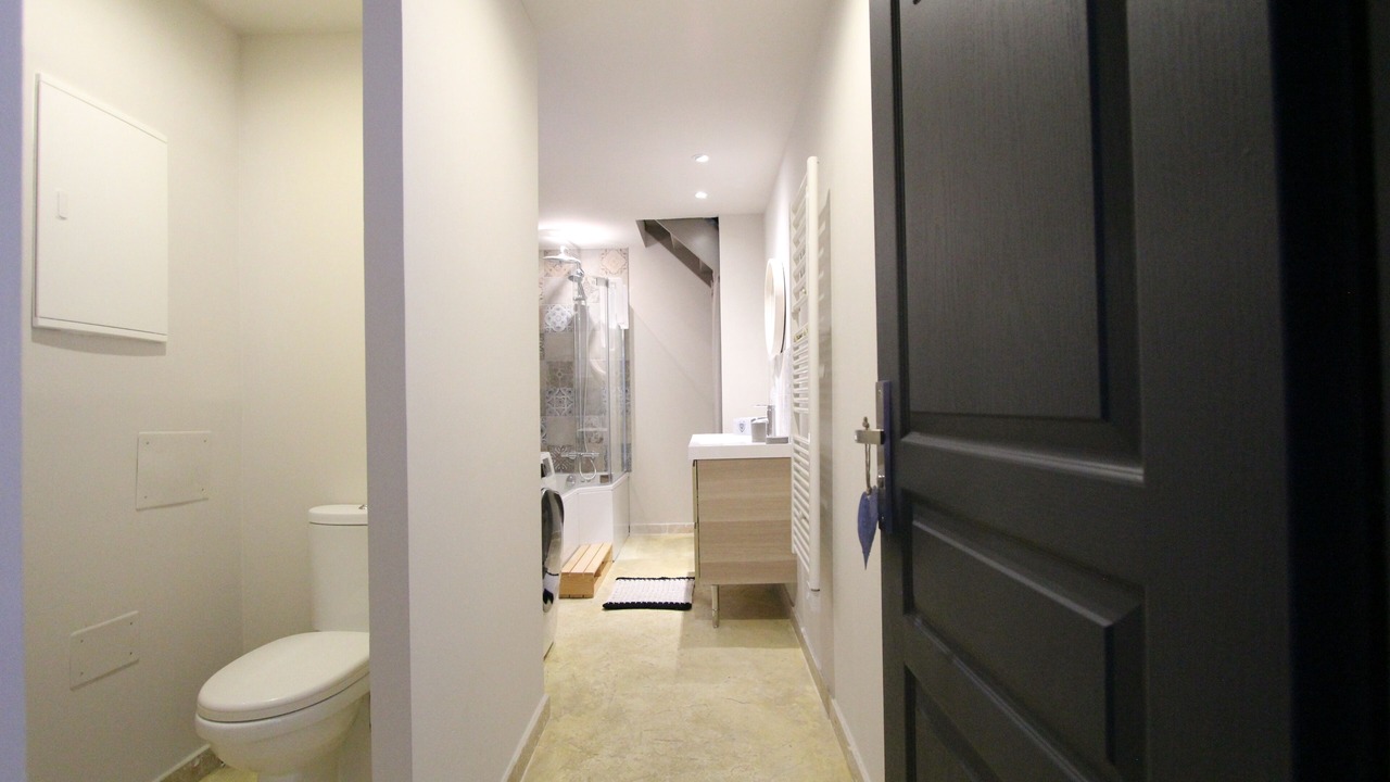 Photo of Bathroom in Beaumes-de-Venise