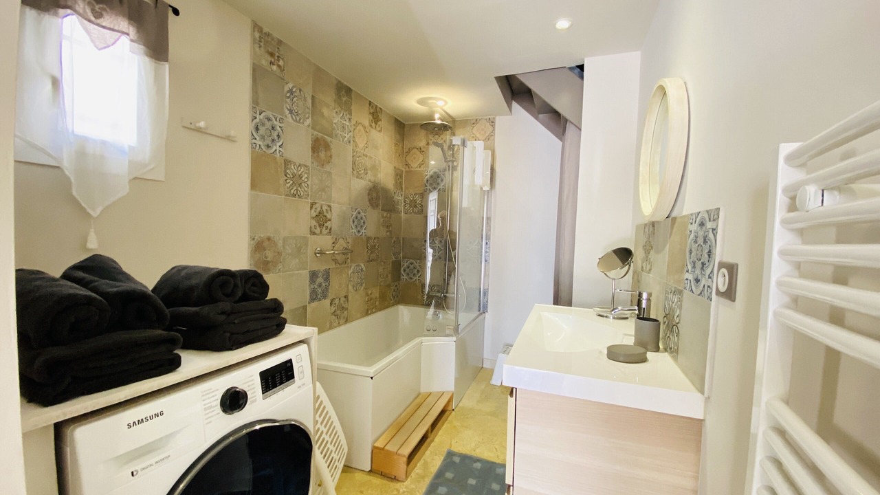 Photo of Bathroom in Beaumes-de-Venise