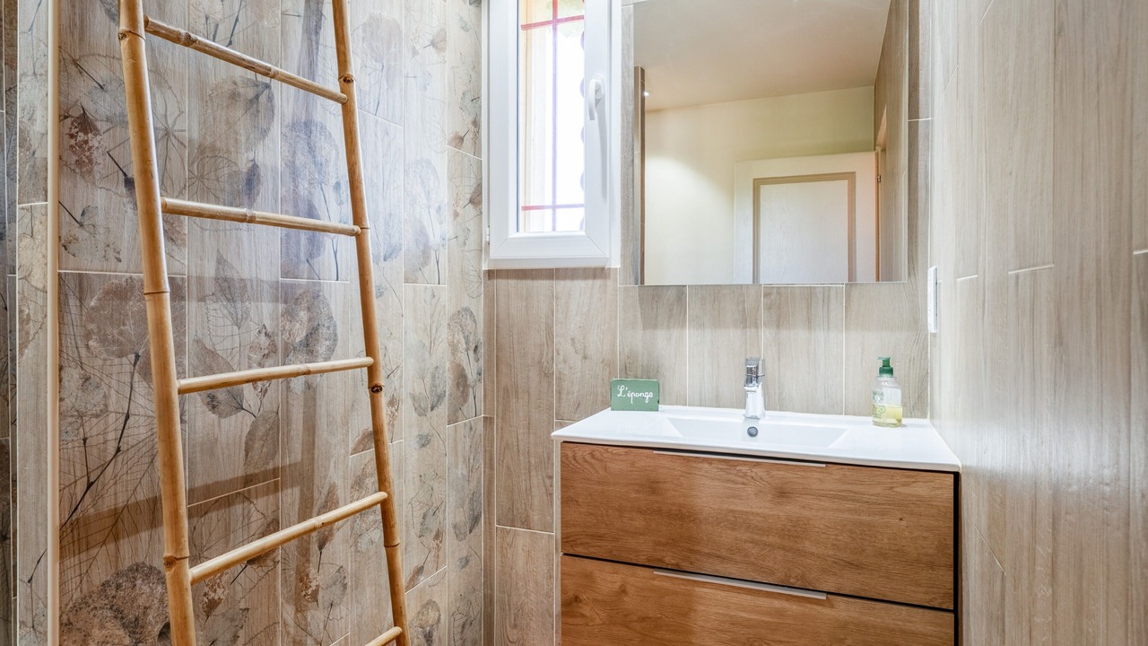 Photo of Bathroom in Methamis
