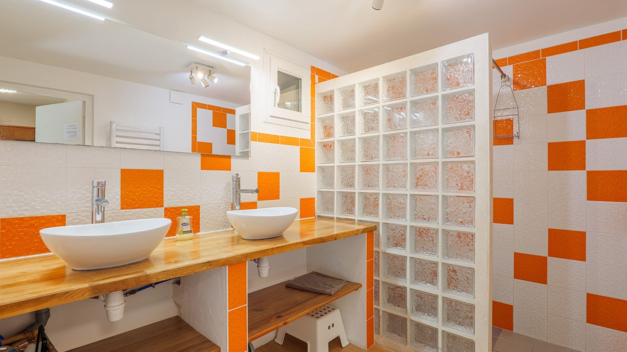 Photo of Bathroom in Saint-Paul-Trois-Chateaux