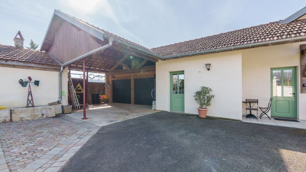 Photo of Outdoor in Gourgeon