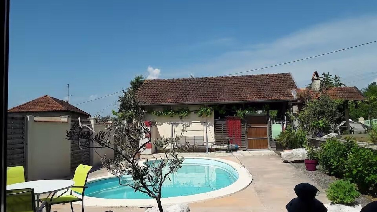 Photo of Outdoor in Gourgeon