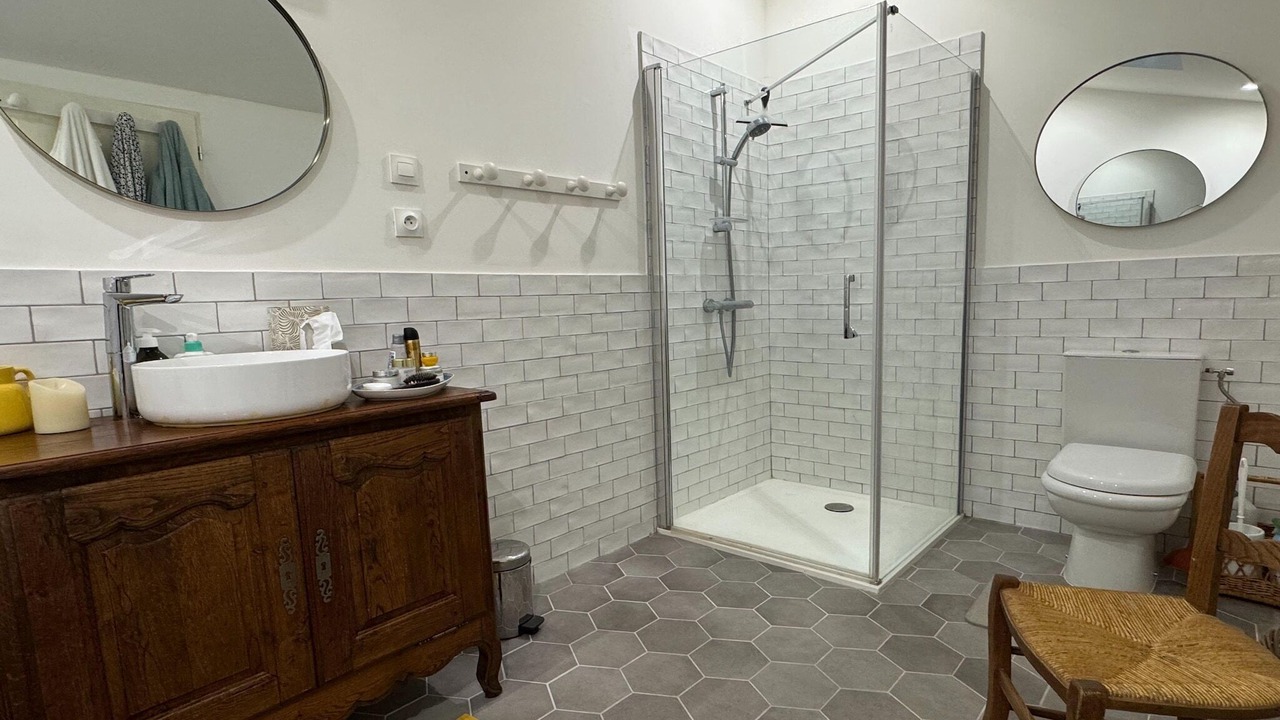 Photo of Bathroom in Melay