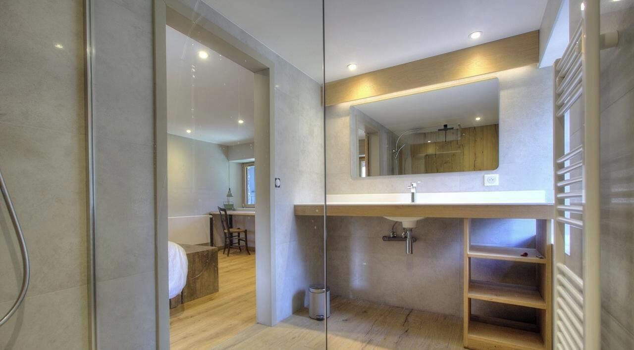 Photo of Bathroom in Chezery Forens