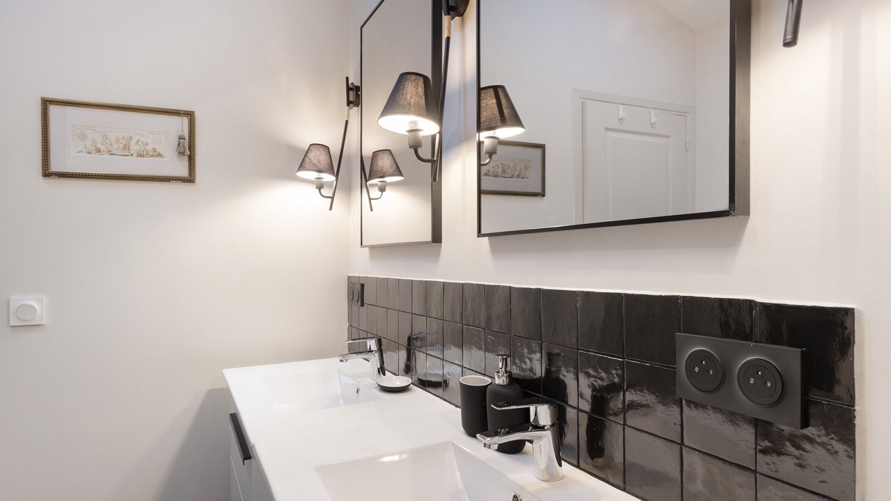 Photo of Bathroom in Vogue